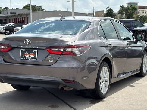 Used 2022 Toyota Camry LE FWD image 5
