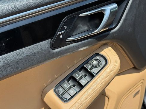 Used 2018 Porsche Macan Sport Edition AWD/4WD image 12