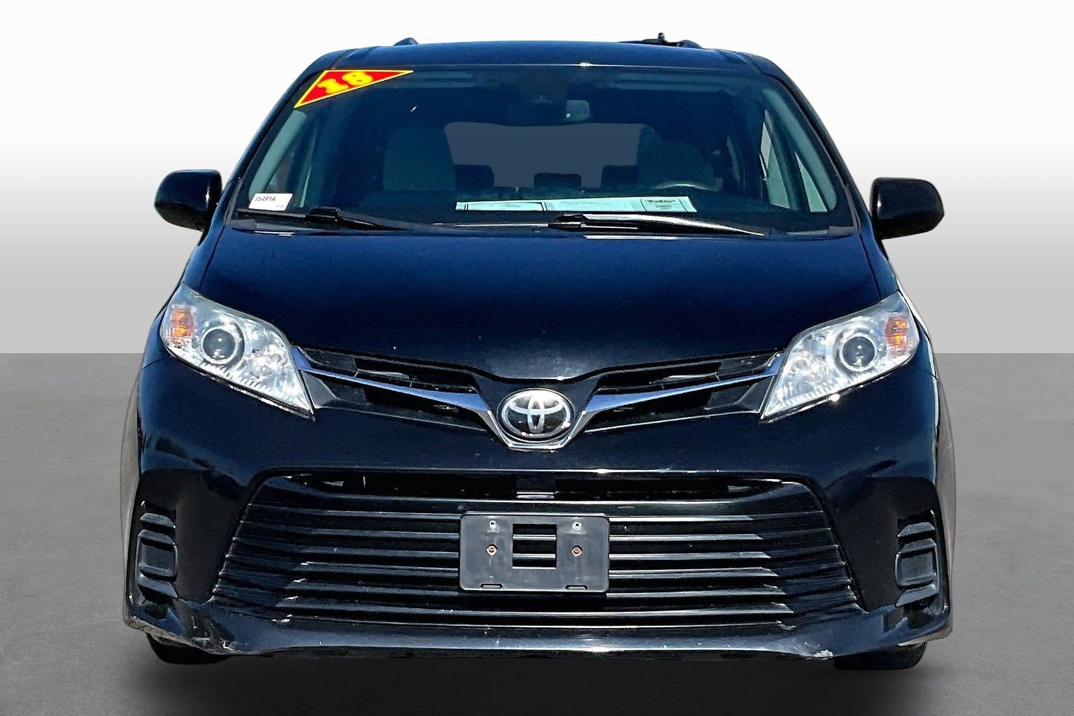 Used 2018 Toyota Sienna LE AWD/4WD image 3