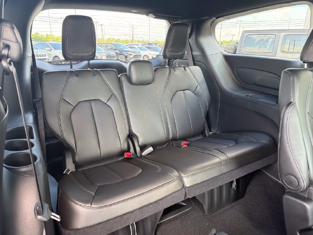 New 2027 Chrysler Pacifica Select FWD image 36