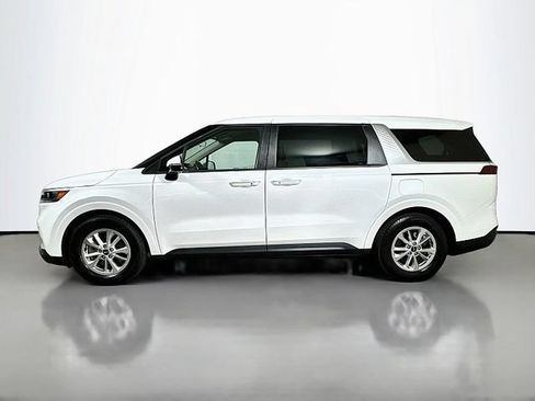 Used 2023 Kia Carnival LX FWD image 4
