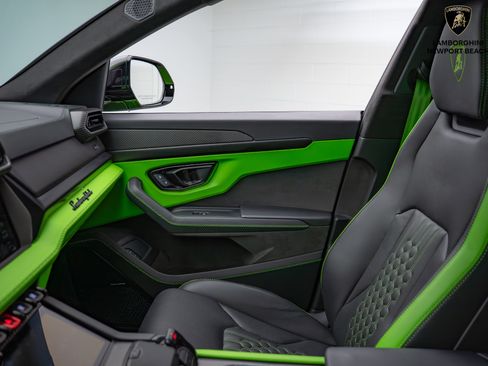 Used 2025 Lamborghini Urus SE image 35