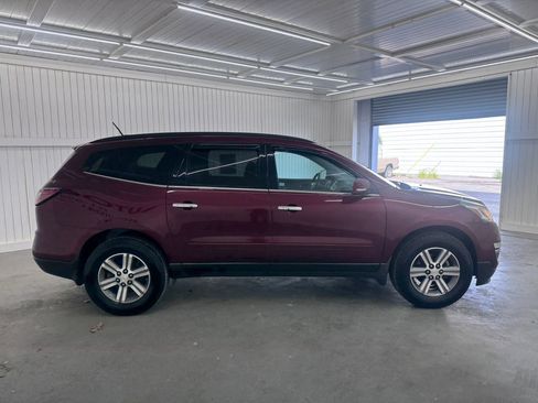 Used 2017 Chevrolet Traverse LT image 4