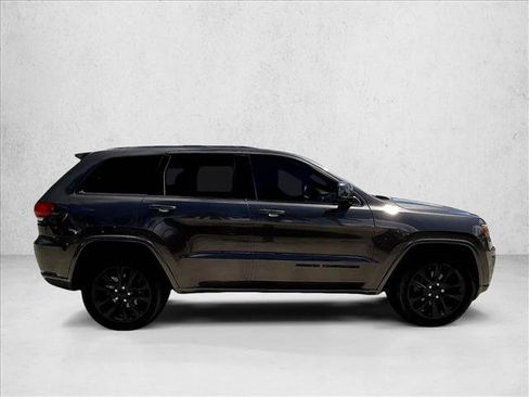 Used 2018 Jeep Grand Cherokee Altitude RWD image 5