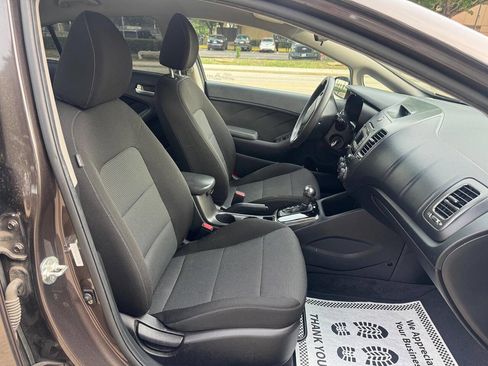 Used 2017 Kia Forte LX FWD image 17
