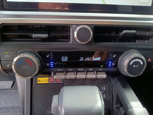 Used 2025 Toyota 4Runner TRD Off-Road Premium AWD/4WD image 23