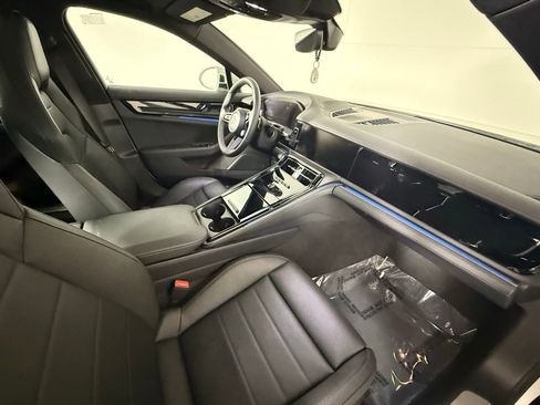 Certified 2025 Porsche Panamera image 20
