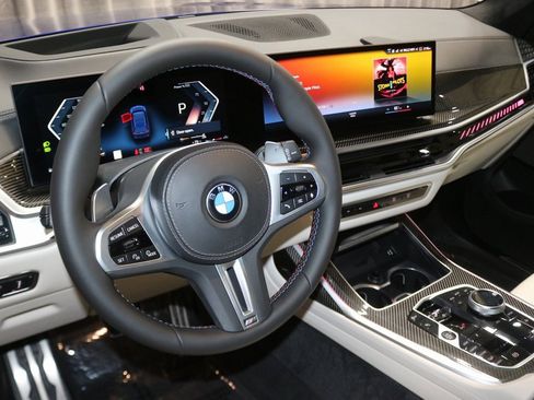 Certified 2023 BMW X7 M60i w/ Executive Package image 19