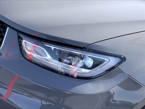 Used 2025 Chrysler Pacifica Select image 28