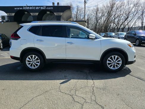 Used 2018 Nissan Rogue SV AWD/4WD image 2