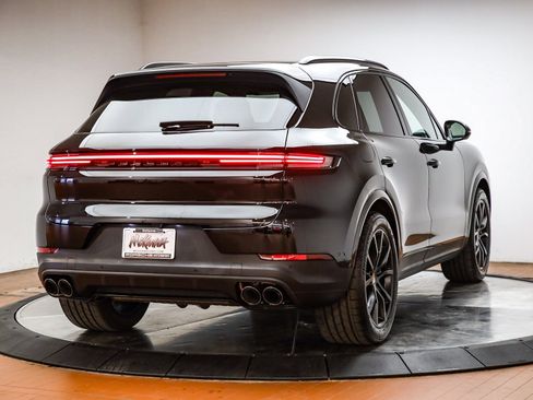 Certified 2026 Porsche Cayenne image 6