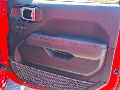 Used 2022 Jeep Wrangler Unlimited Sahara image 14