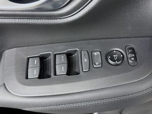 Used 2023 Honda HR-V LX image 23