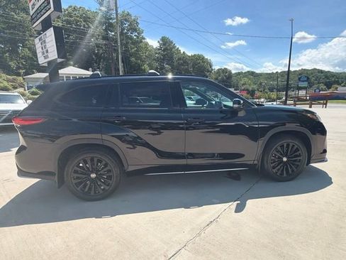 Used 2023 Toyota Highlander XSE AWD/4WD image 5