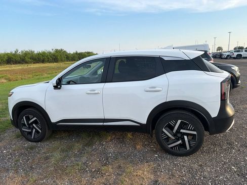 Used 2025 Nissan Kicks SV FWD image 15