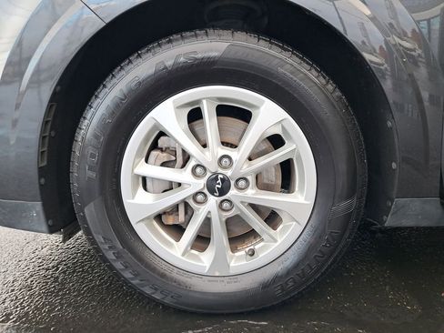 Used 2024 Kia Carnival LX image 30