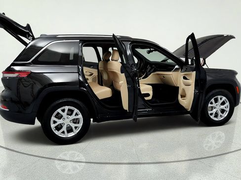 Used 2023 Jeep Grand Cherokee Limited AWD/4WD image 13