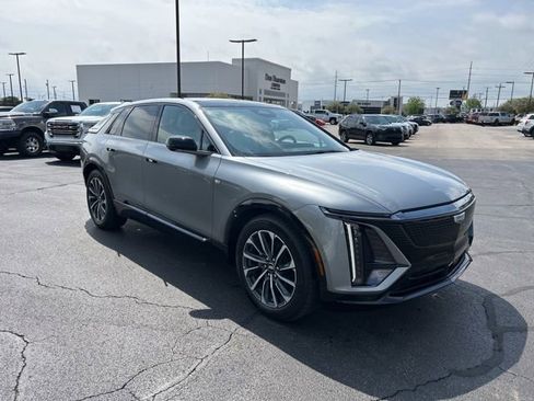 Used 2024 Cadillac Lyriq Sport image 4