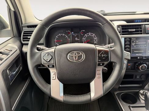 Used 2022 Toyota 4Runner SR5 Premium w/ Moonroof Package AWD/4WD image 13