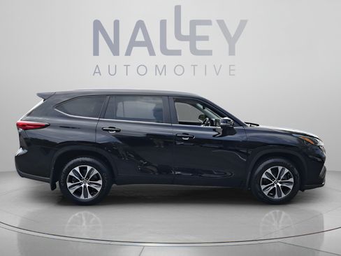 Used 2023 Toyota Highlander XLE AWD/4WD image 6