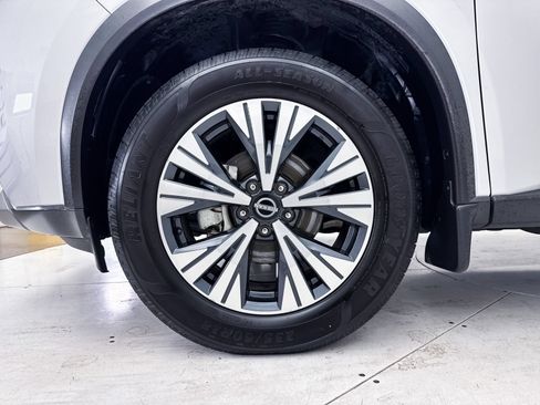 Used 2022 Nissan Rogue SV FWD image 14