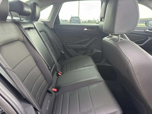 Used 2023 Volkswagen Jetta SE w/ Panoramic Sunroof Package FWD image 9