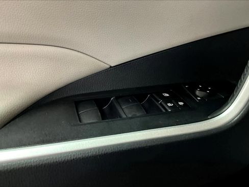 Used 2020 Toyota RAV4 XLE w/ Convenience Package image 32