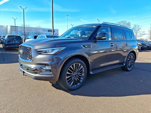Certified 2024 INFINITI QX80 Premium Select w/ Cargo Package image 3