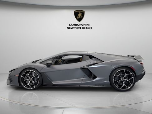 Used 2025 Lamborghini Revuelto AWD/4WD image 7