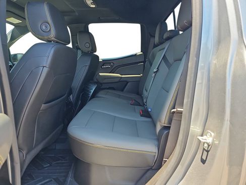 Used 2024 Chevrolet Colorado ZR2 w/ ZR2 Convenience Package III AWD/4WD image 11
