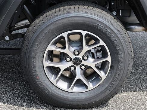 New 2025 Jeep Gladiator Sport image 5