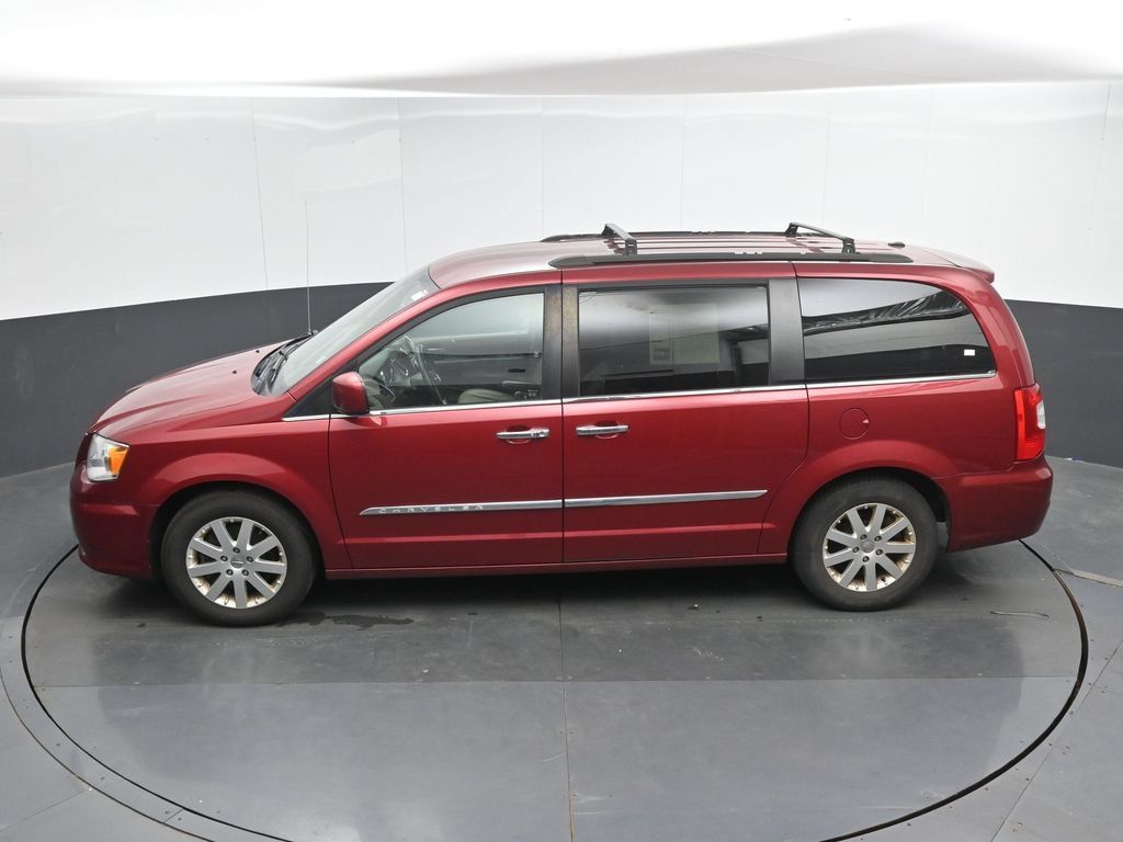 Used 2016 Chrysler Town & Country Touring w/ Driver Convenience Group FWD image 32