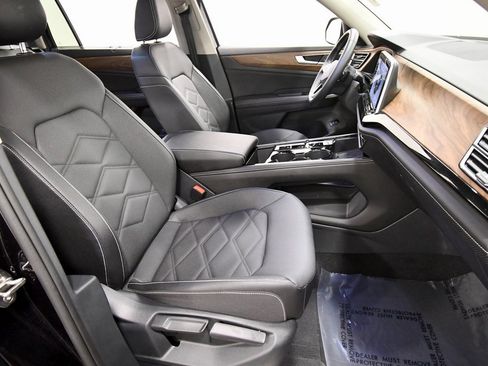 Used 2025 Volkswagen Atlas SE image 19