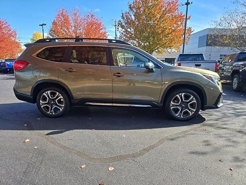 Used 2023 Subaru Ascent Limited w/ Technology Package image 9