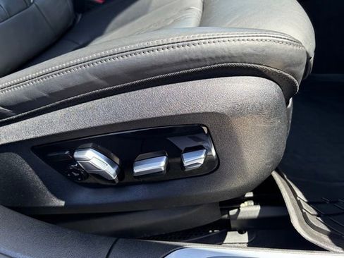Used 2022 BMW 740i xDrive AWD/4WD image 28