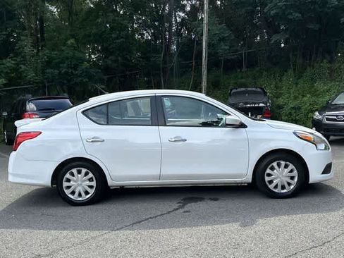 Used 2017 Nissan Versa SV FWD image 3