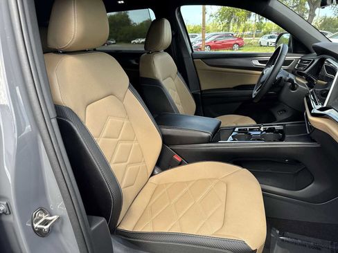 Used 2024 Volkswagen Atlas Cross Sport SE image 21