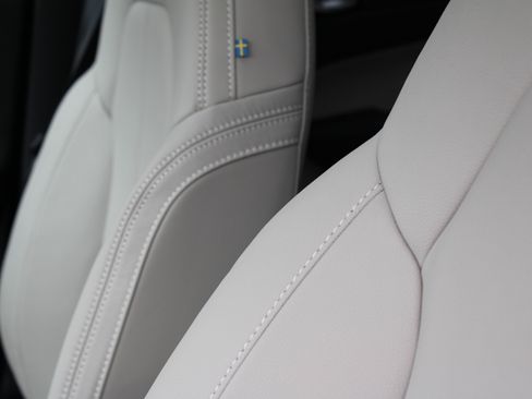 New 2026 Volvo XC40 B5 Ultra w/ Climate Package image 25