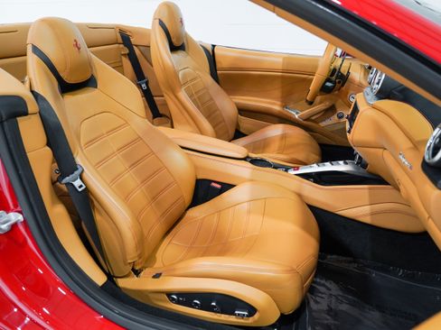 Used 2015 Ferrari California T RWD image 16