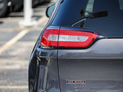 Used 2018 Jeep Cherokee Latitude w/ Altitude Package FWD image 27