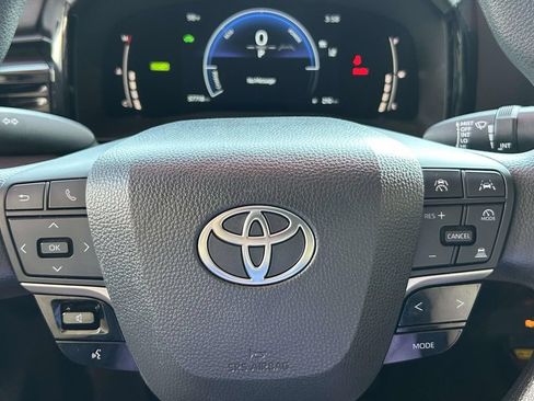 Used 2025 Toyota Camry LE FWD image 26