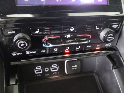 Used 2023 Jeep Grand Cherokee L Laredo AWD/4WD image 14