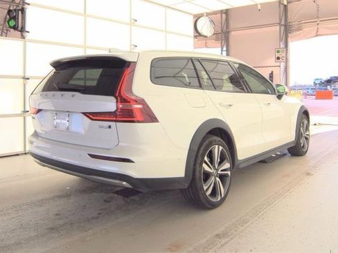 Certified 2025 Volvo V60 B5 Cross Country Plus image 4