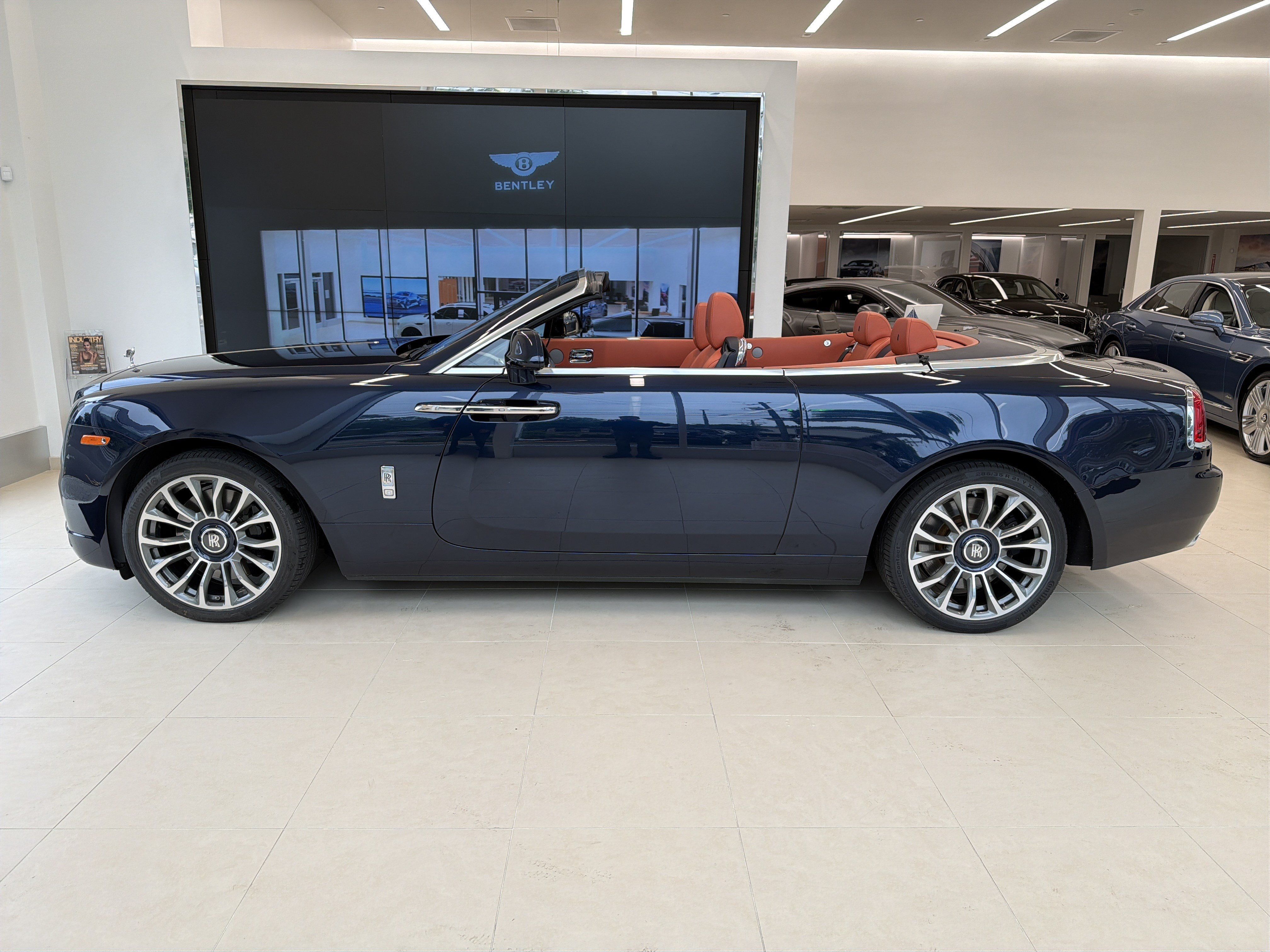 Certified 2018 Rolls-Royce Dawn RWD image 38