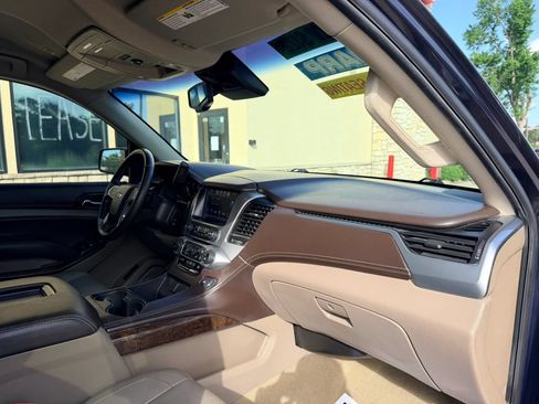 Used 2018 Chevrolet Suburban LT w/ LT Signature Package RWD image 14
