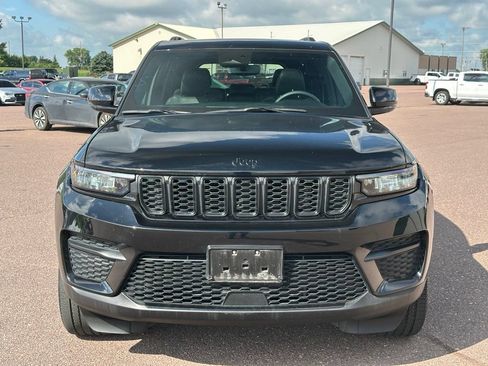 Used 2024 Jeep Grand Cherokee Altitude AWD/4WD image 35