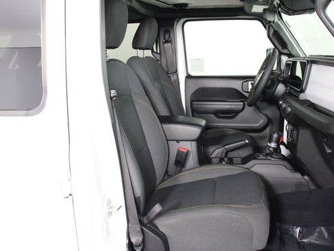 Used 2024 Jeep Wrangler Unlimited image 28