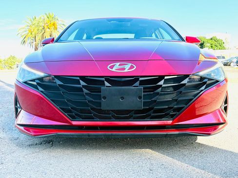 Used 2023 Hyundai Elantra SEL FWD image 9