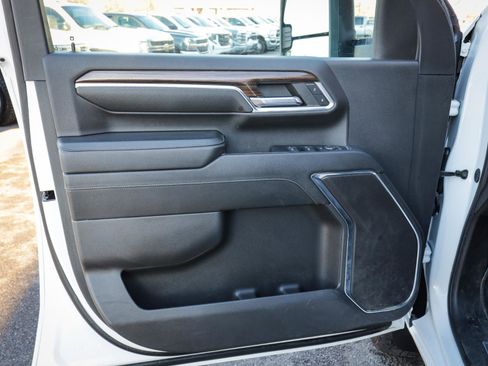 Used 2024 Chevrolet Silverado 2500 LT w/ Convenience Package image 15