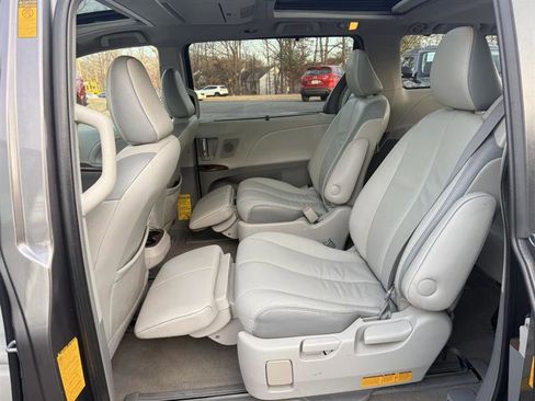 Used 2013 Toyota Sienna Limited w/ Premium Pkg image 21